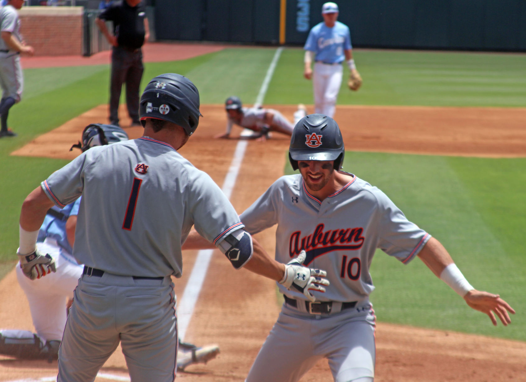 PHOTOS: Auburn vs. North Carolina, Super Regional Game 3